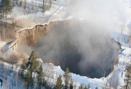 IMAGINEA ZILEI pe net. Un crater-gigant, de 150 de metri, a aparut intr-un oras din Suedia